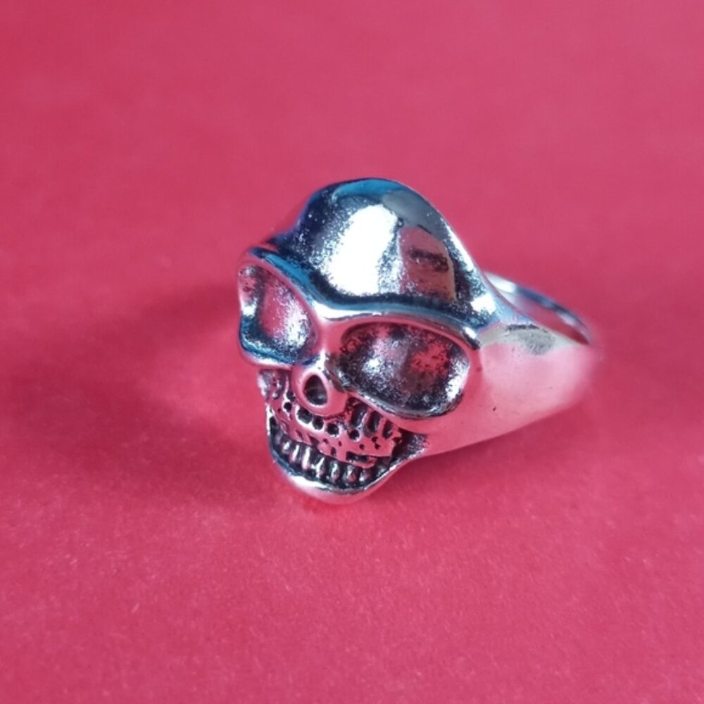 💀 Smooth Smiling Skull Hip Hop Ring – Size 10